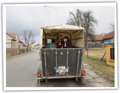 Tak ti aspoň zapleteme hřívu..