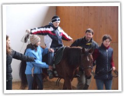Pani při hiporehabilitaci